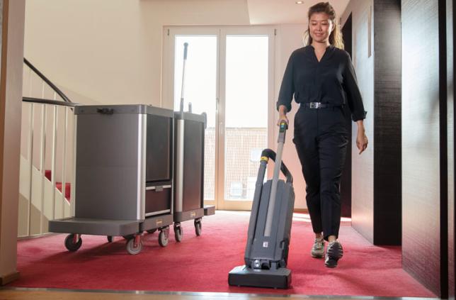 Щеточный пылесос Karcher CV 30/2 BP выводит клининг на высший уровень