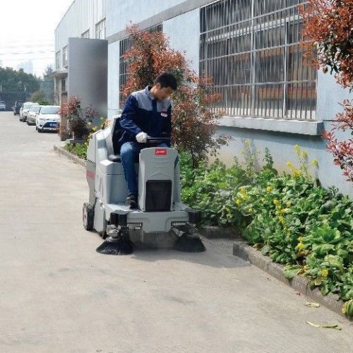 картинка Подметальная машина Bennett Tornado 700BD фото 8 картинка Подметальная машина Bennett Tornado 700BD фото 8