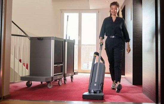 Щеточный пылесос Karcher CV 30/2 BP выводит клининг на высший уровень