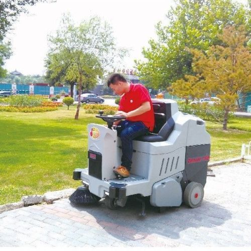 картинка Подметальная машина Bennett Tornado 700BD фото 7 картинка Подметальная машина Bennett Tornado 700BD фото 7